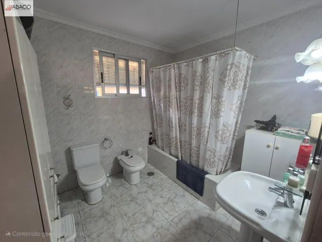 Chalet en terreno urbano — 28