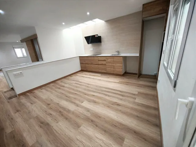 Exclusiva casa de pueblo completamente rehabilitada con piscina interior, terraza y parking en el centro de el Vendrell — 7