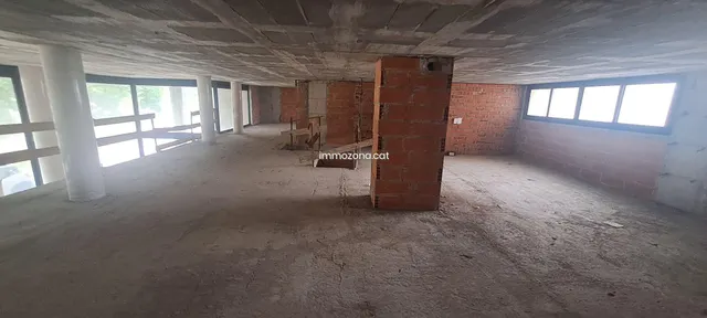LOCAL 307 M2 EN BRUTO A ESTRENAR — 10