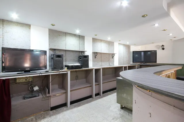 AMPLIO LOCAL EN ST ANDREU DE LA BARCA — 14