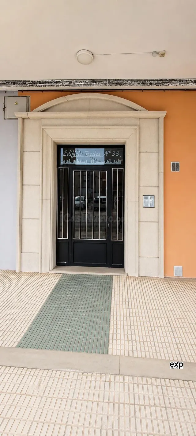 Amplio Ático Dúplex con garaje y trastero a 700 m de la Play - foto 3