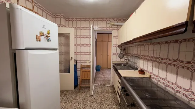 Piso de 3 dormitorios y 2 baños para reformar a 150 m de la Playa del Acequión — 11