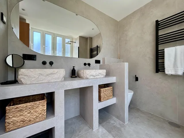 Espectacular vivienda reformada con jardín privado en Palm Beach, Marbella — 43