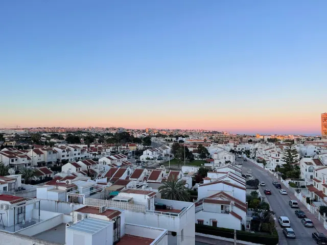 Apartamento reformado con piscina comunitaria, Alicante, Torrevieja. 3 habitaciones | 60 m2 | A 300 metros del mar — 31
