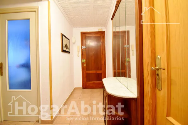 MUY AMPLIO CON 4 DORMITORIOS Y TERRAZA EN EL CENTRO — 31