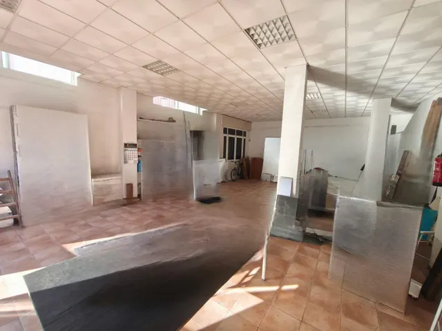 BAJO COMERCIAL EN PLENO CENTRO PUENTE TOCINOS — 2