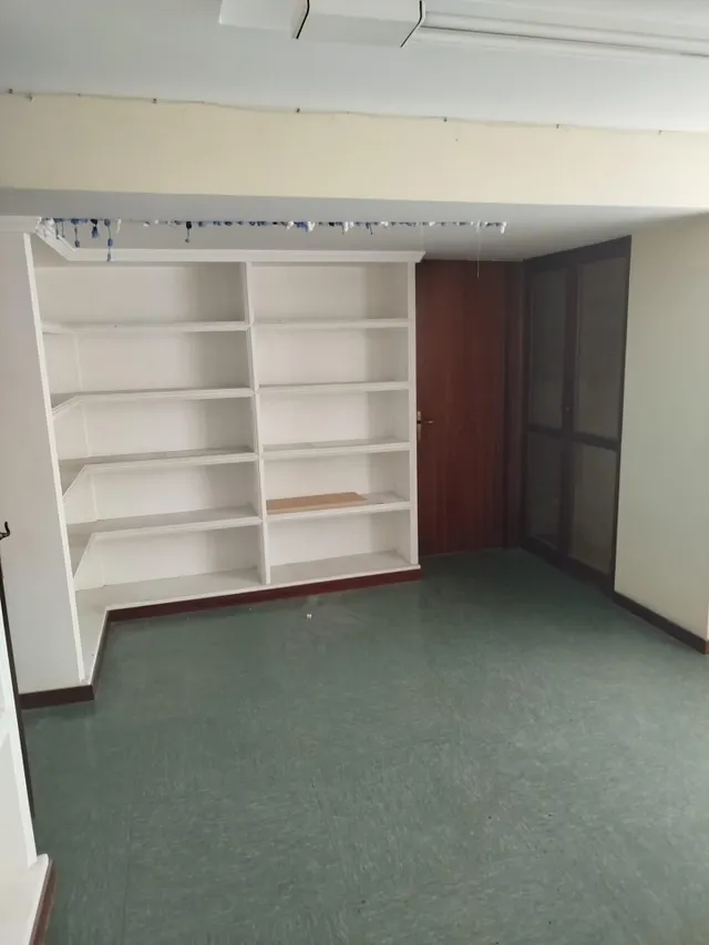 Se alquila local ideal para consulta u oficinas  entre el Hospital Puerta Del Mar y Paseo Maritimo. — 11