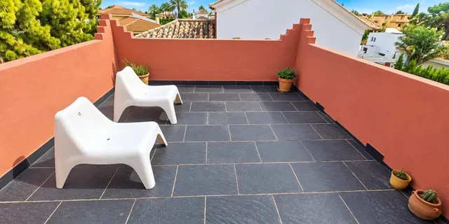 Exclusivo chalet con piscina y jardín en Pinares de San Antón (Málaga) — 36