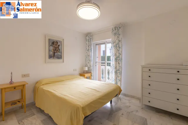 Casa independiente con piscina en La Zubia. — 18
