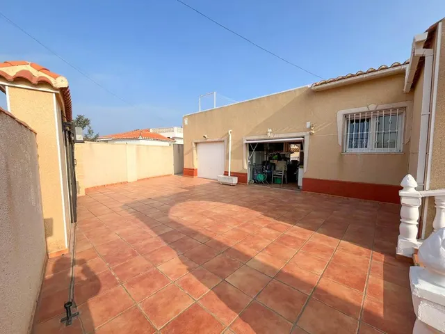 Chalet con piscina y amplias estancias en El Chaparral — 17