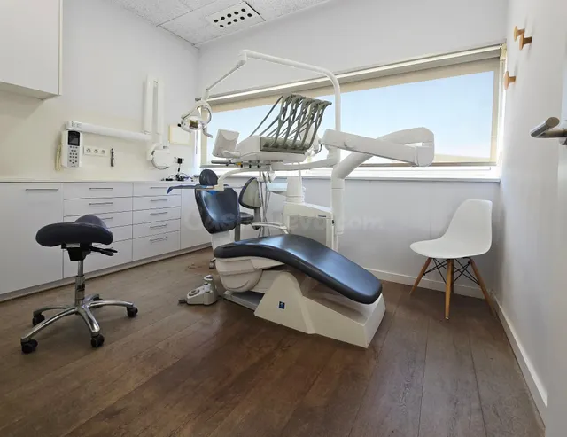 Excelente local-consultorio médico en Policlinic Torreblanca - foto 4