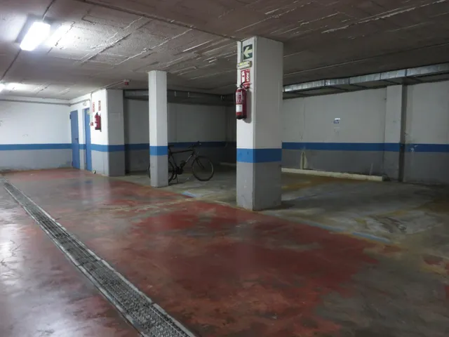 Garaje cerca de la Torre de la Malmuerta. Videovigilancia, fácil acceso y maniobrabilidad. — 7