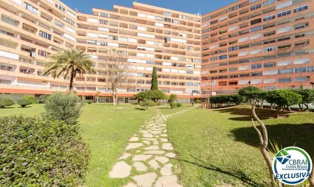 Moderno apartamento en planta baja en complejo residencial con zonas ajardinadas y piscina comunitaria — 18