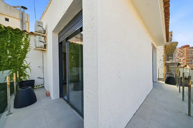 Chalet independiente en venta en Calle de la Roca Negra — 26