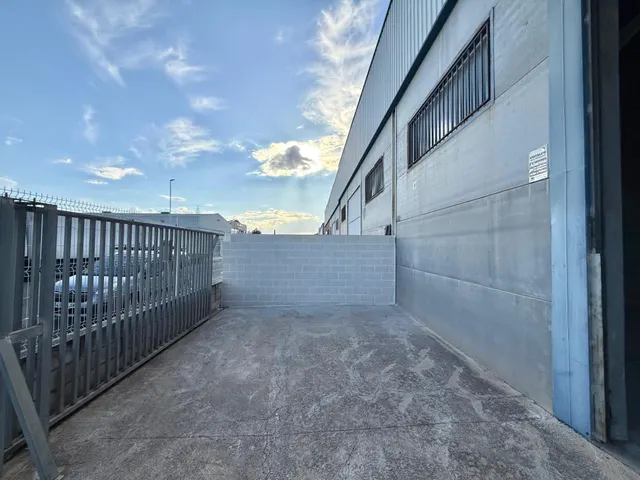 Nave Industrial en Alquiler de 330 m2 + 210 m2 de Patio | 540 m2 de Parcela — 25
