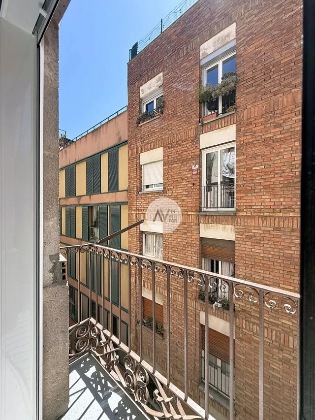 El Raval, reformado, con luz y balcones. Una oportunidad real — 6