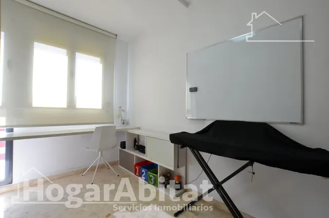 ¡vistas despejadas! amplio, alto y moderno con ascensor y balcón — 28