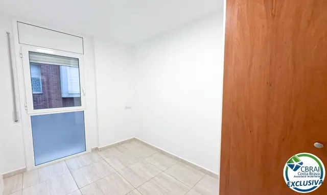 Piso de 2 dormitorios con ascensor en Figueres — 21