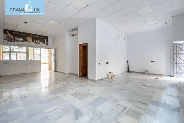 LOCAL COMERCIAL EN ARABIAL JUNTO HIPERCOR — 5