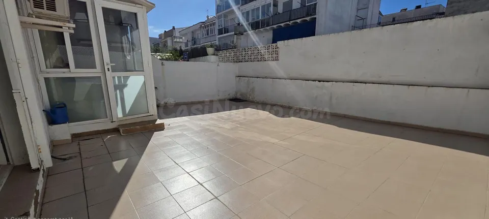 Planta baja luminosa con terraza de 35 m2 en Poble Sec, Sitges