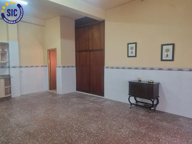 LOCAL COMERCIAL EN PROCESO DE CAMBIO A VIVIENDA CON PLAZA DE GARAJE — 22