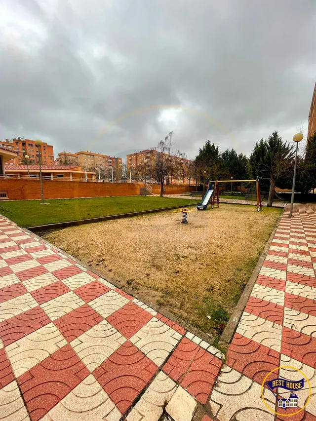 PISO EN ALQUILER — 25