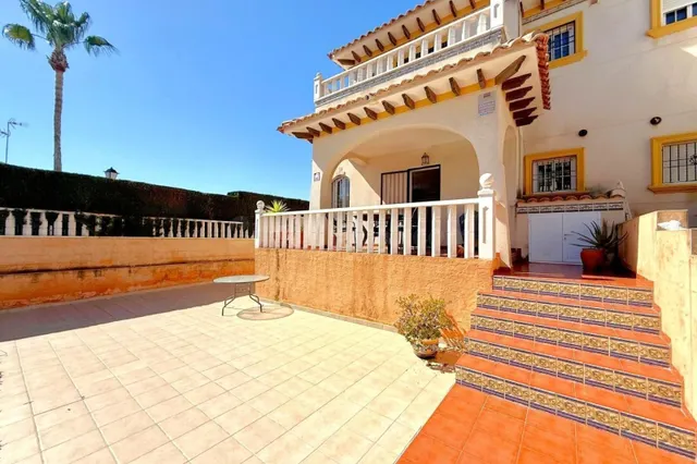 Bien mantenida villa quad en ubicación deseada - Lomas de Ca - foto 3