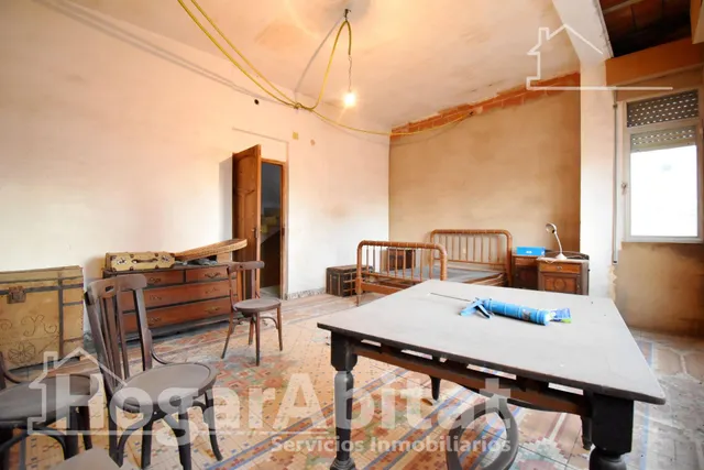 Gran casa de pueblo esquinera con trastero y terraza — 30