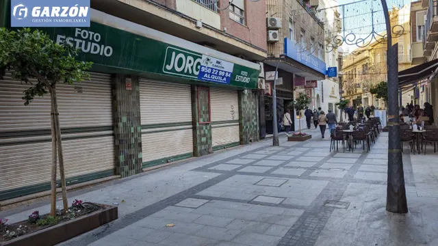 Gran local en Alquiler en Reyes Católicos — 18