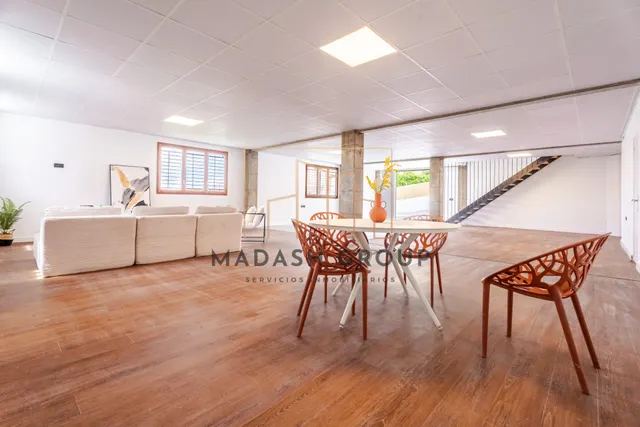 Hay casas que simplemente se visitan… y otras que se sienten desde el primer instante. — 43