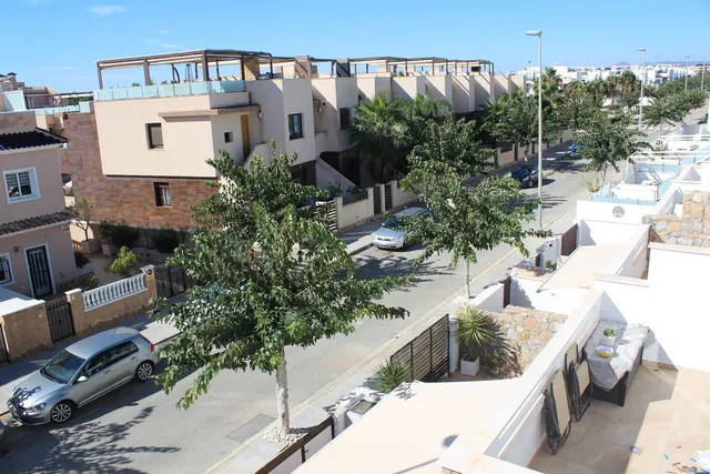 Adosado de 3 dormitorios y 2 baños en torre de la horadada (orihuela costa) — 41