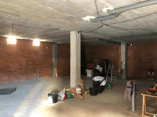 LOCAL COMERCIAL EN ZONA ALTA — 3