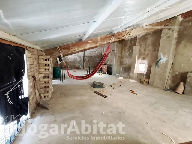 ¡PERFECTO PARA INVERTIR! CASA LUMINOSA Y ESQUINERA, CON LOCAL COMERCIAL — 29