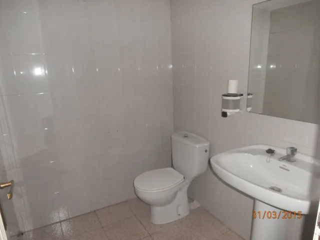 AMPLIO  Y CENTRICO ENTRESUELO CON ACCESO INDEPENDIENTE CON SALA DE GRABACION INSONORIZADA — 13