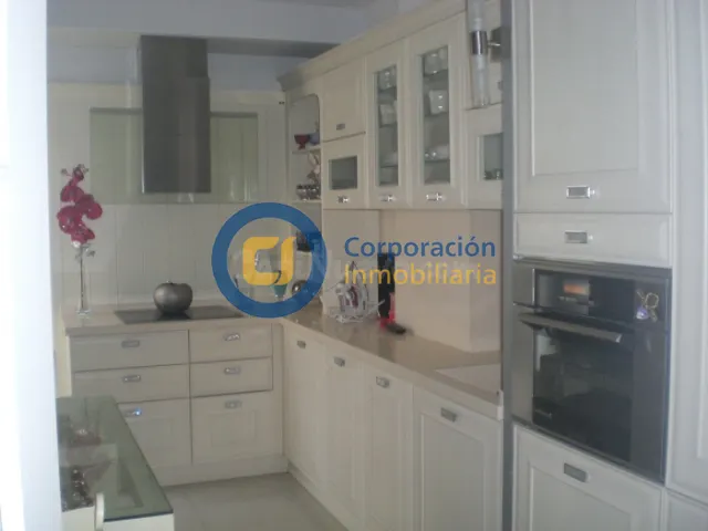 Piso con tres dormitorios y garaje en zona de Virgen de las  - foto 5