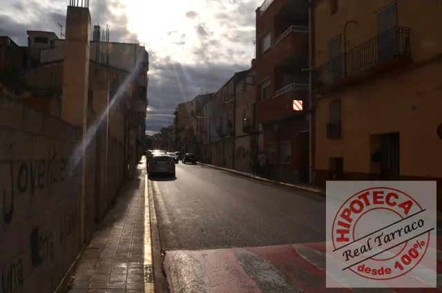 “Oportunidad: local de 56 m2 en pleno Raval de Crist" — 12