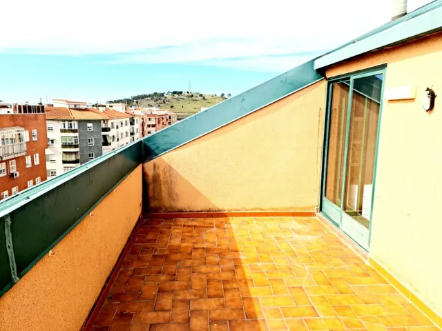 PISO EN ZONA DE NUEVO CÁCERES -CÁCERES- - foto 2