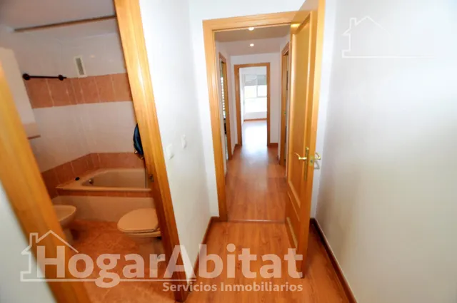 Amplitud y luminosidad para tu familia en este espacioso piso con ascensor y vistas despejadas — 22