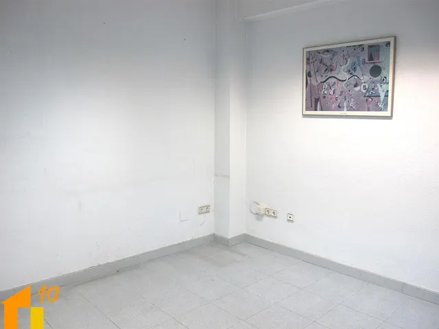 Vivienda en Avd. Arlanzón, zona Hacienda. — 13