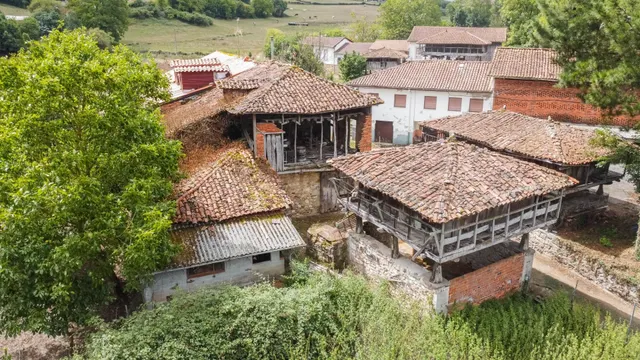 Casa con hórreo y finca edificable en Godán - foto 3