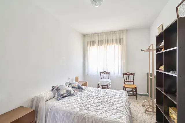 Edificio de 661 m2 con restaurante, pensión y vivienda a 15  - foto 2