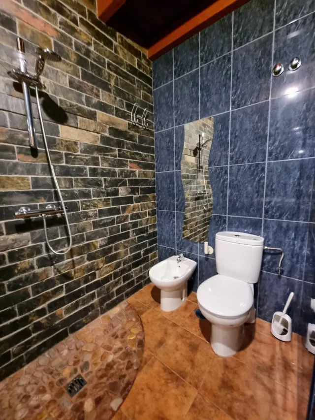 CASAS INDIVIDUALES  CON PARCELAS EN CIMBRIO (BARCENA DEL BIERZO) — 14