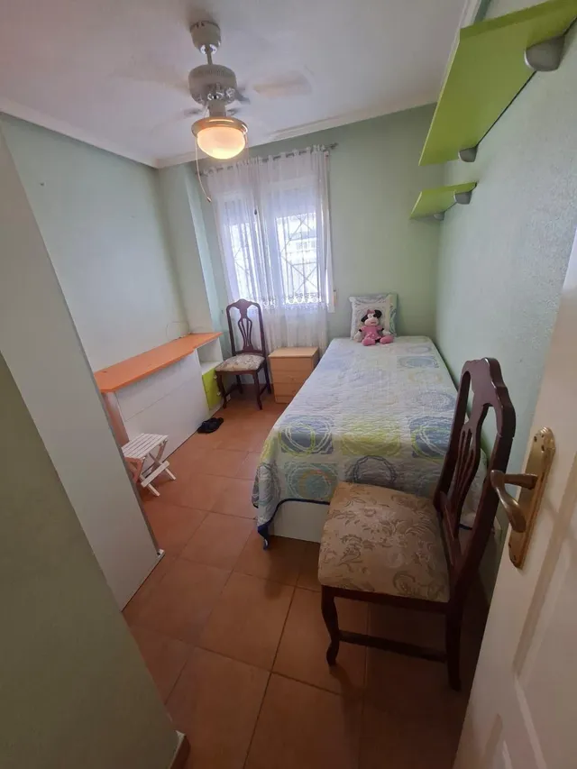 Villa con piscina comunitaria, Alicante, Torrevieja. 4 dormitorios, 82 m2, 1,2 kilómetros del mar — 8
