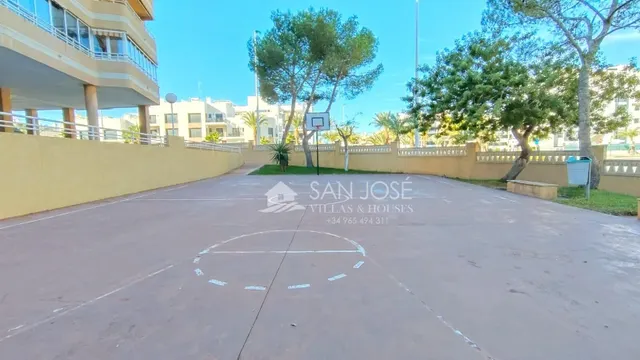VENTA DE PISO REFORMADO EN ARENALES DEL SOL CON LICENCIA TURÍSTICA — 18