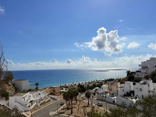 Piso de 3 dormitorios con vistas al mar y piscina — 21