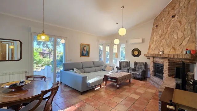 Chalet con piscina en Eurovillas — 32