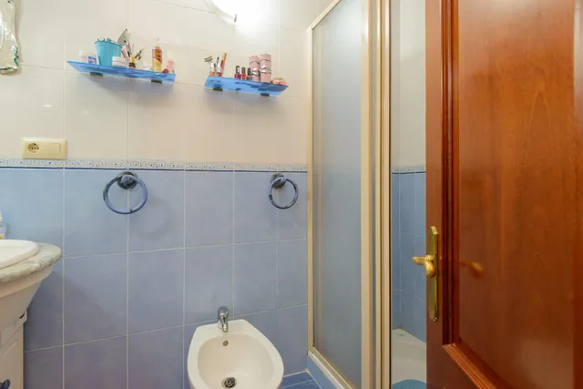 Tres habitaciones, ascensor y trastero en fuertes acevedo. listo para entrar a vivir — 24