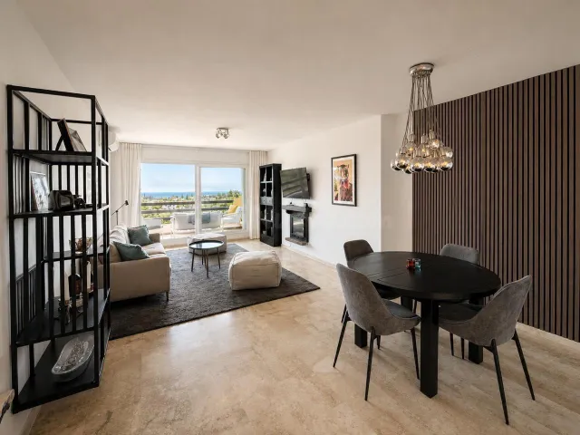 Ático Reformado en Selwo, Estepona – Oportunidad Única
