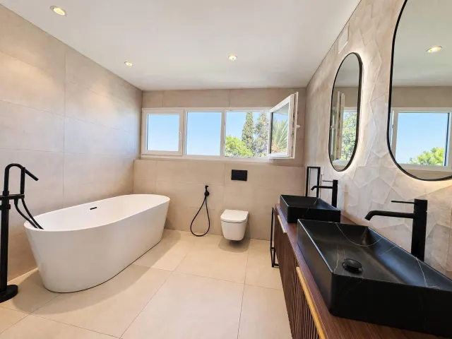 Exclusiva villa de lujo en san juan: dos casas independientes y oasis privado — 6