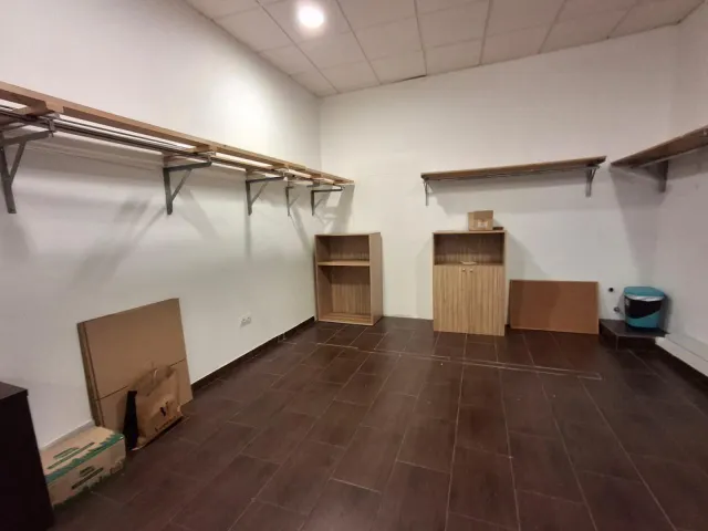 Local comercial ideal en la Galería Cambre  | Espacio versátil y céntrico para tu negocio — 13